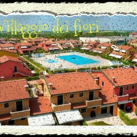 Iris 20 In Posizione Strategica, Indipendente, All'Interno Del Villaggio Dei Fiori Каорле Екстер'єр фото