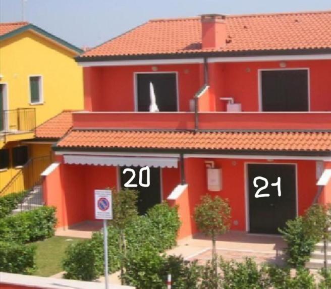 Iris 20 In Posizione Strategica, Indipendente, All'Interno Del Villaggio Dei Fiori Каорле Екстер'єр фото