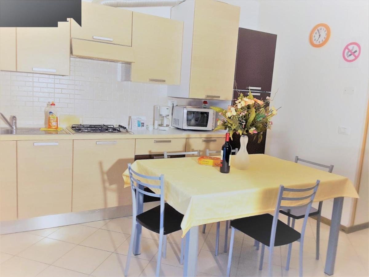 Iris 20 In Posizione Strategica, Indipendente, All'Interno Del Villaggio Dei Fiori Каорле Екстер'єр фото