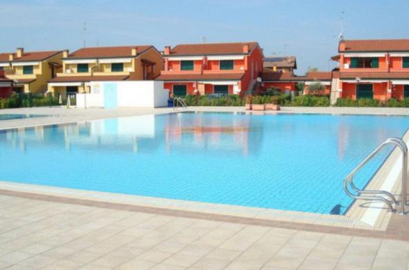 Iris 20 In Posizione Strategica, Indipendente, All'Interno Del Villaggio Dei Fiori Каорле Екстер'єр фото